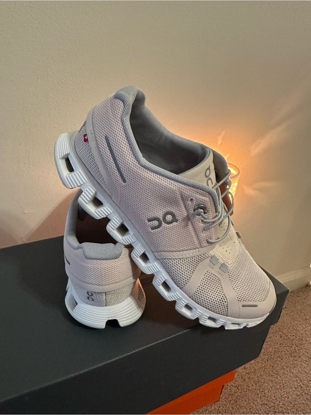 On Cloud 5, Womenโs Sneakers in Light Pink and White. Size 9